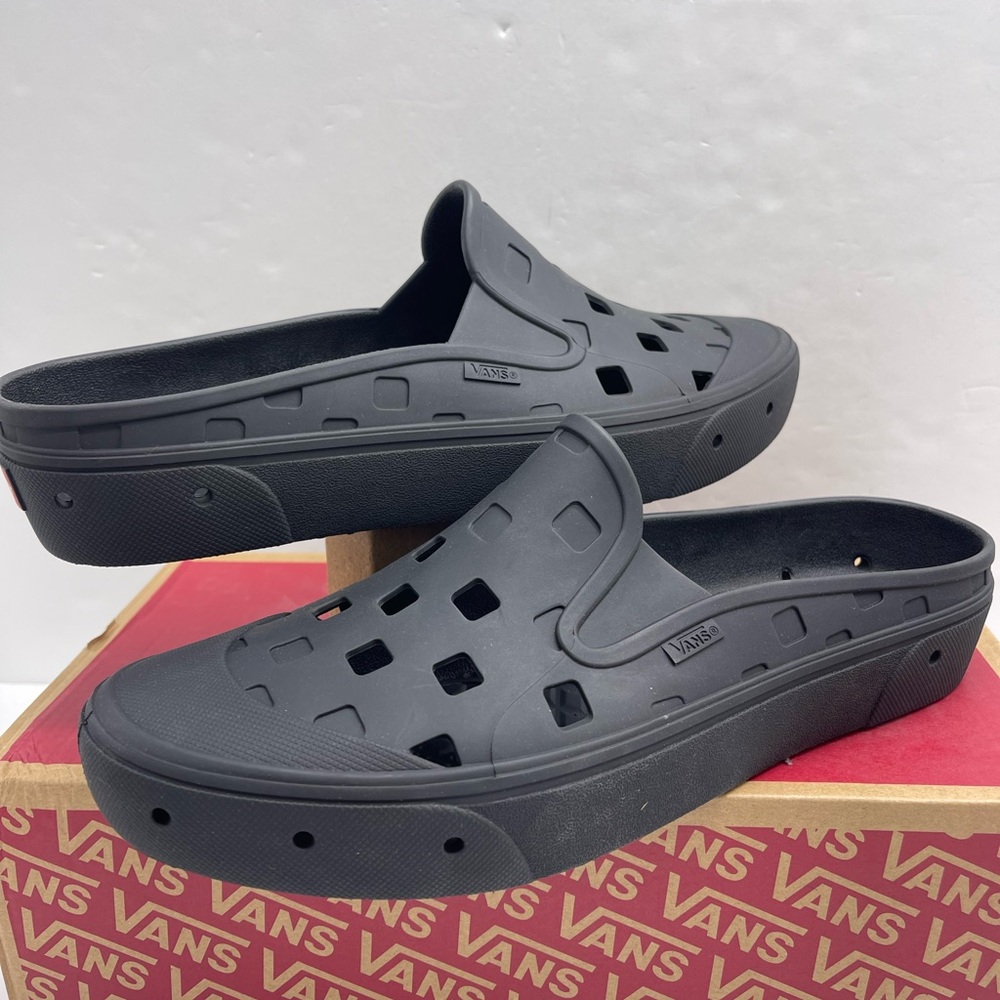 Vans Slip-On Clogs Slip-On Mule Trk
Black
VN0005V8BLK Tracking Sneakers - Picture 4 of 16